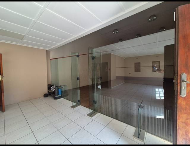 7 BEDROOM HOUSE FOR SALE IN LASIANDRA
